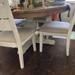 Dinning Table Good Condition