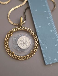 Vintage Crown Trifari "Libra" Zodiac intaglio necklace. Muy bueno • Iritari