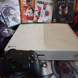Microsoft White Xbox One 500GB Console with 4 Games