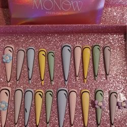 New In Box Press On Nails By Monow