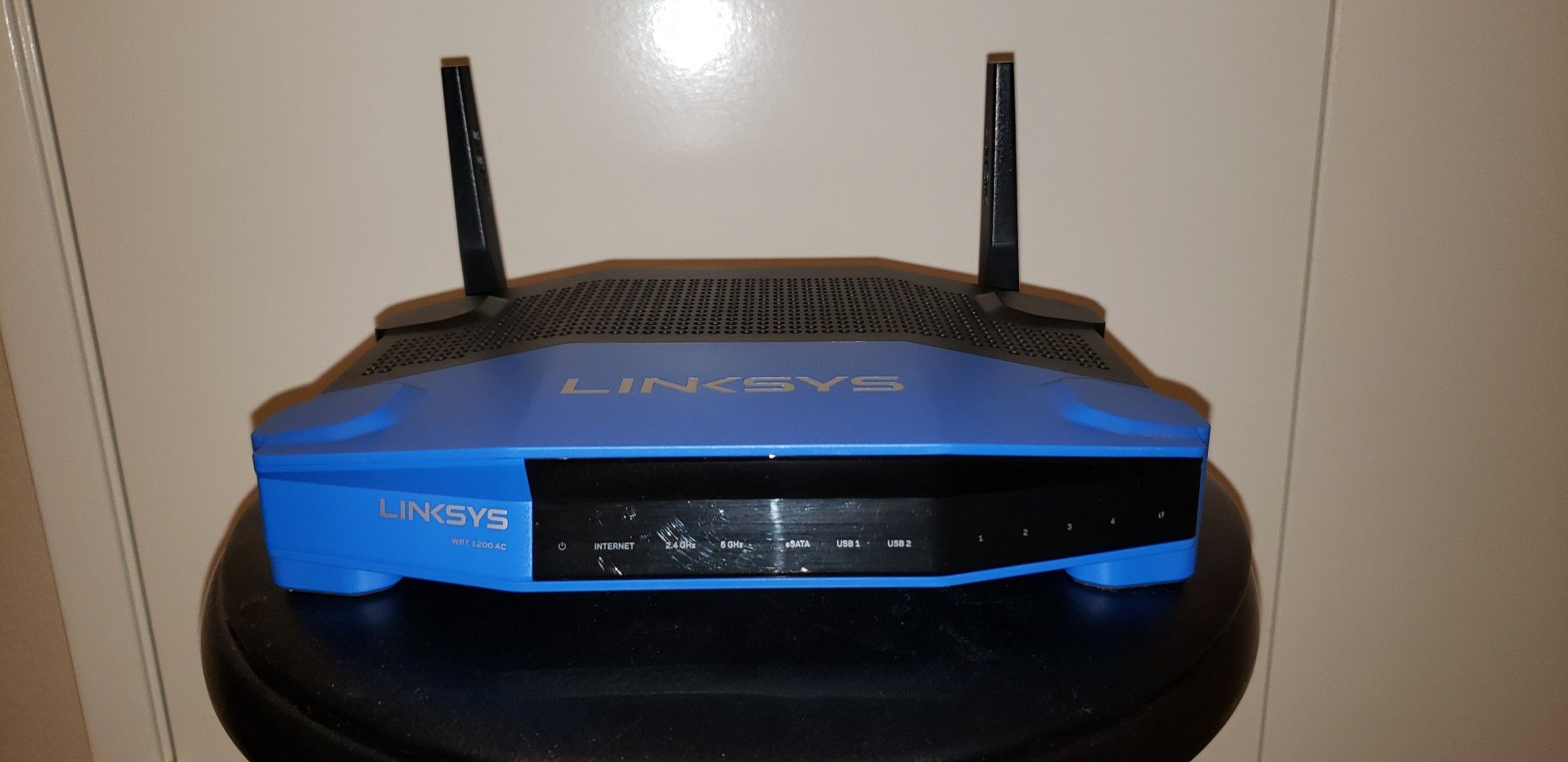 Linksys router & Surfboard moden