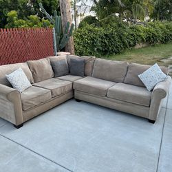 Brown Sectional Couch (Free local Delivery)