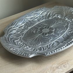 WILTON Armetale Acanthus Large Oval Metal Tray / Platter, Silver Color, quality