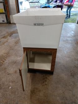 Laundry tub with cabinet