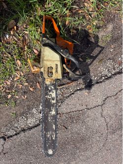 Stihl MS 250 chainsaw runs and works