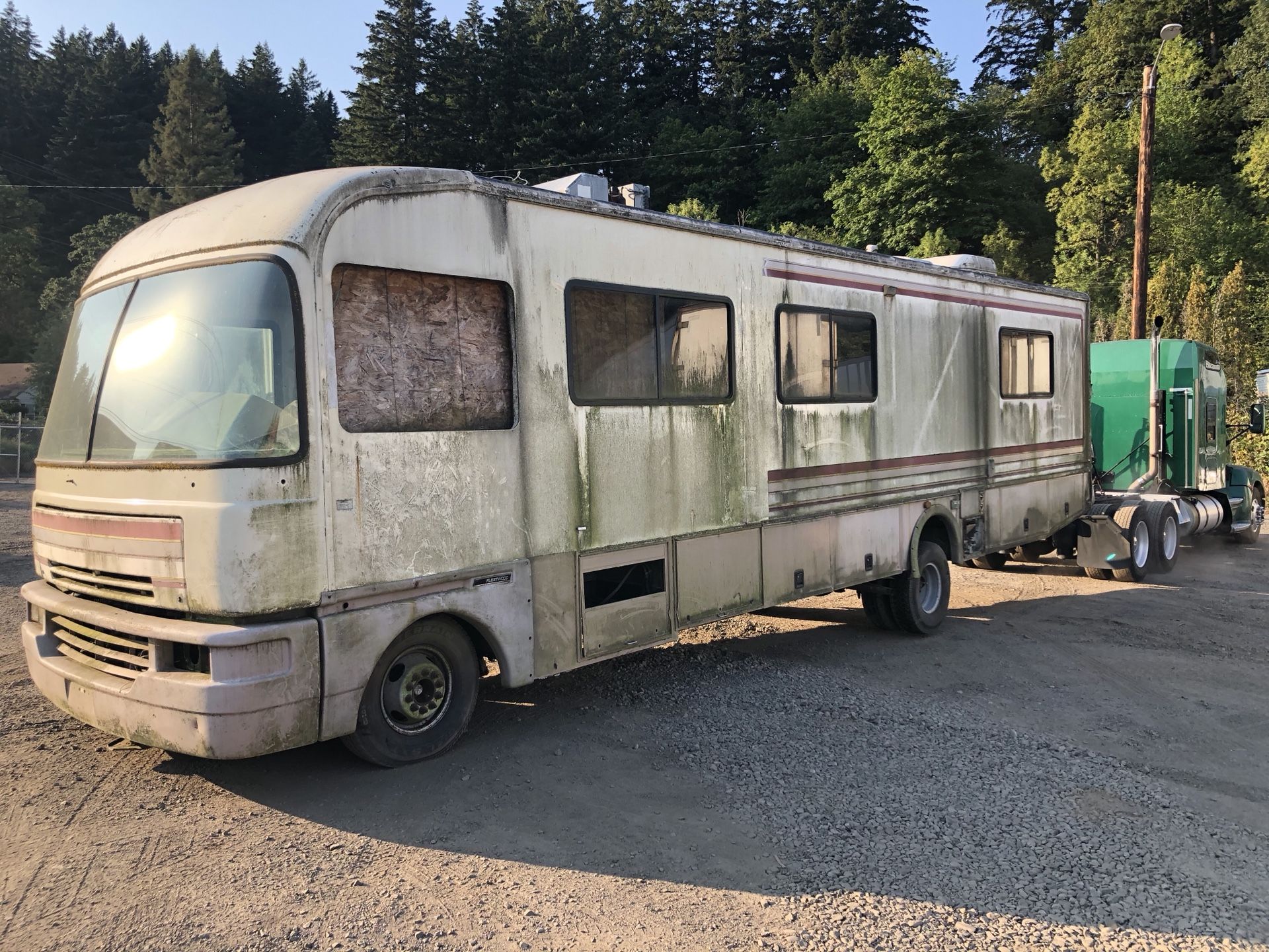 1995 Fleetwood Bounder RV motorhome only 17k miles for Sale in Portland
