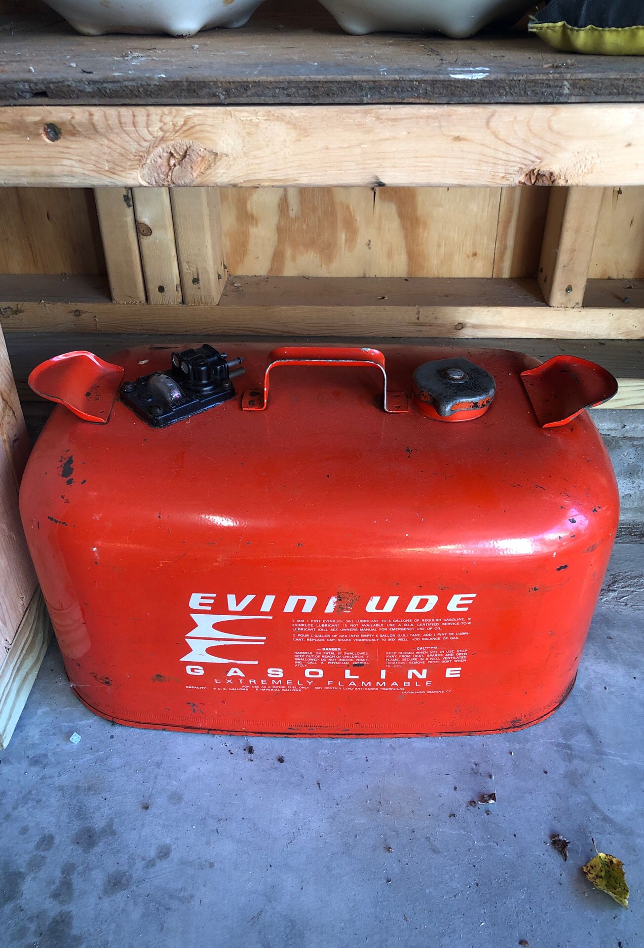 Outboard evinrude Johnson gas tank