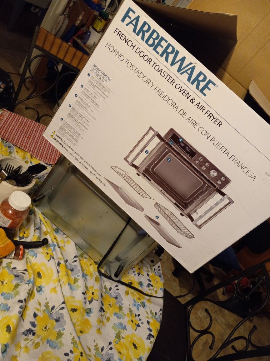 New DARBERWARE TOASTER OVEN AND AIR FRYER NEW NEVER USED VERY GOOD CONDITION In Box