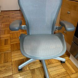 Herman Miller Aeron Chair- Size B
