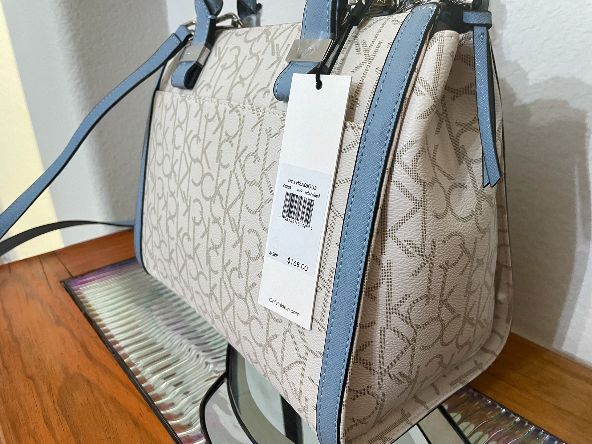 Calvin Klein Lucy Shoulder Bag for Sale in El Paso, TX - OfferUp