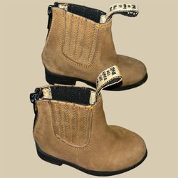 “El prieto” tan ankle boots size 3 or 4  “Skin cut, synthetic lining, rubber sole”  In excellent used condition, has a tiny scratch on side of boot wo