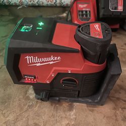 Milwaukee cross line & plumb points laser