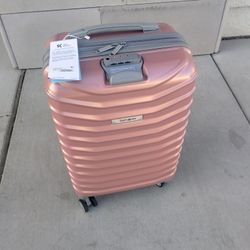 Samsonite Spin Tech Luggage 