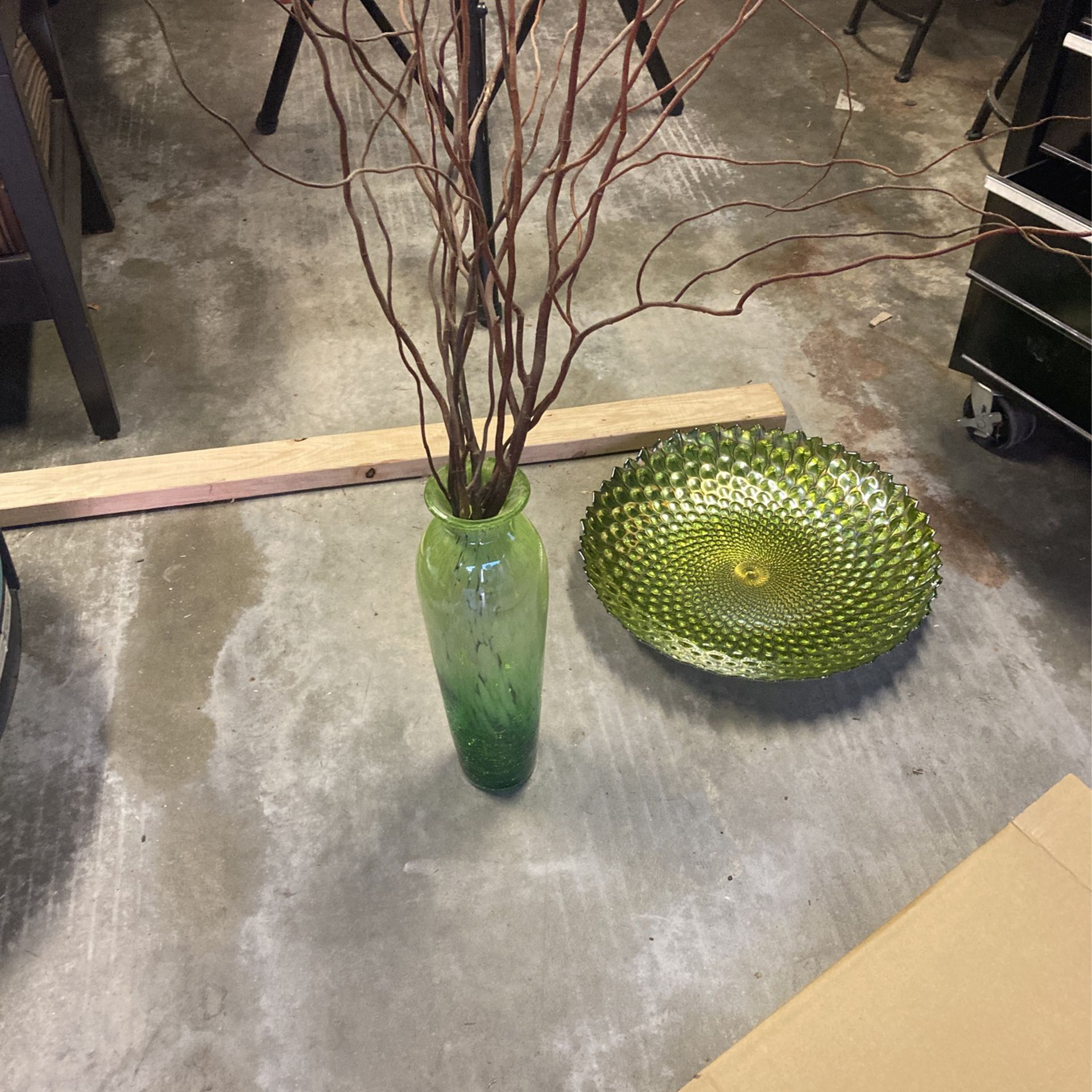Green Vase And Platter Center Piece 