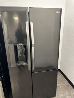 LG Black Stainless Steel Side By Side Refrigerator With Instaview 
