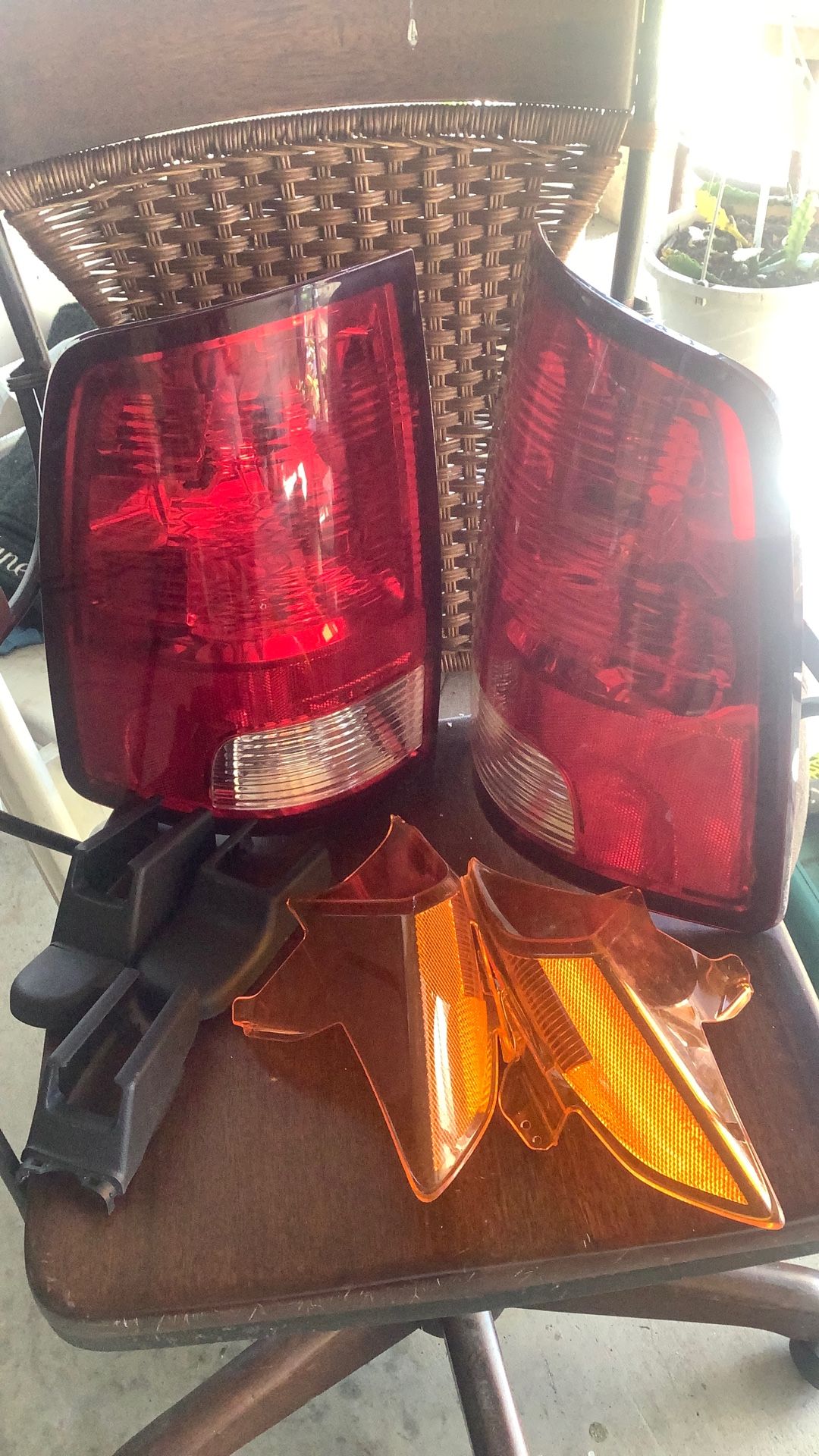 New 50693B Dodge Ram Light Housing