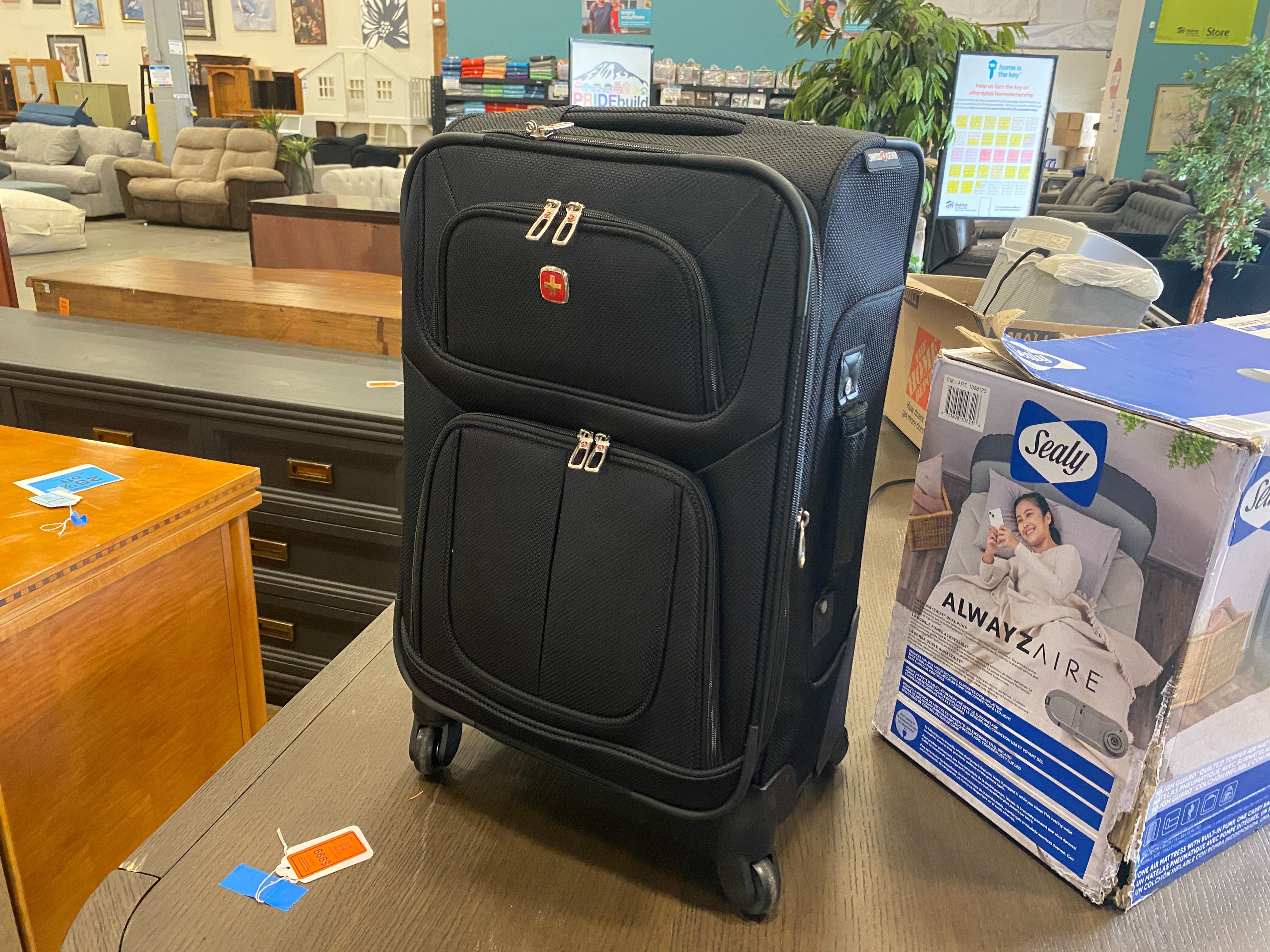 SWISS GEAR Black Fabric Rolling Carry-on Bag