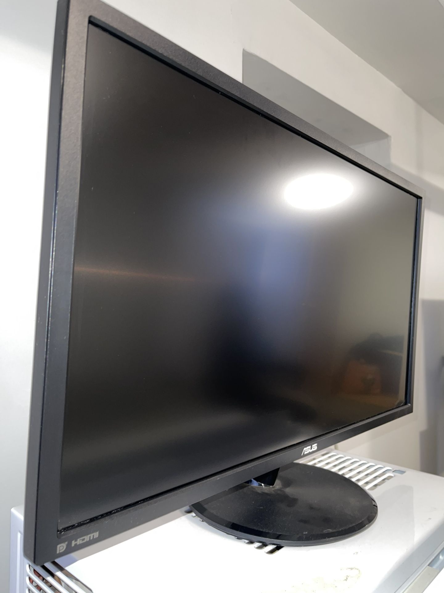 ASUS VP28UQ 28” 4K UHD Monitor Great condition, works perfectly. Model VP28UQ / VP28UQG.