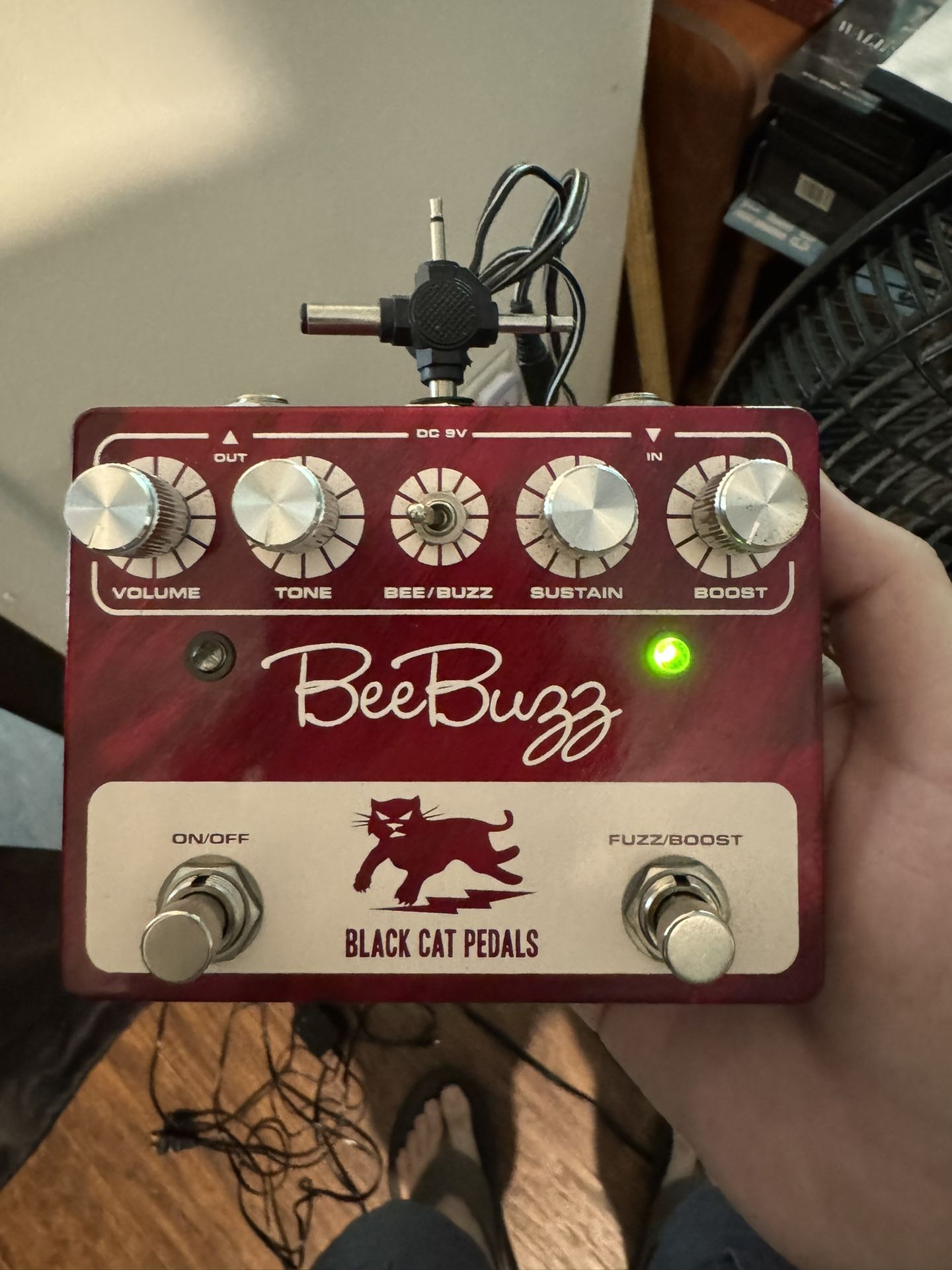 Black Cat Bee Buzz Pedal Cherry Red