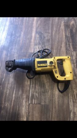 DEWALT SAW