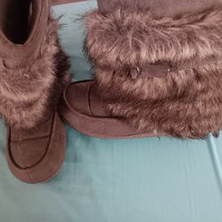 Women's Size 9.5, Falls Creek Fur Boots 