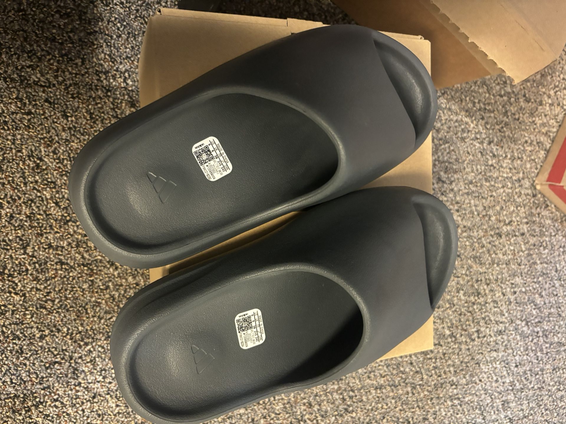 Yeezy Slides Size 6 Slate Grey