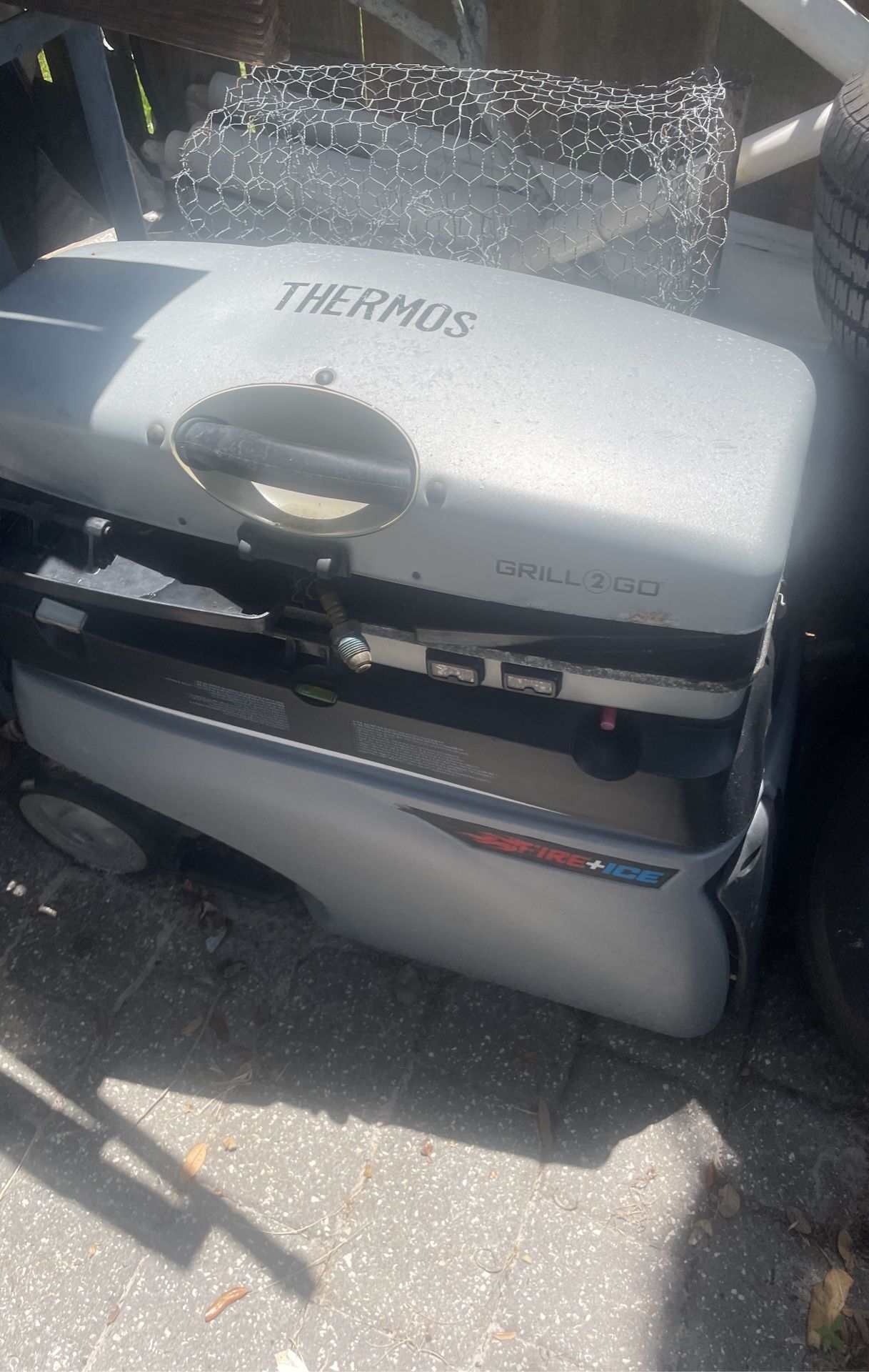 Barbecue.    Thermos Fire And Ice.  New Low Price.  MUST SELL HAVE TO MOVE. EVERYTHING THRRE 50 Takes It