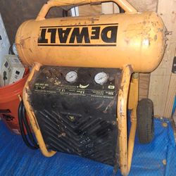 Vendo 300 Nueva Se Poncharon Las Llantas De Estar Guardada