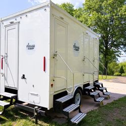 Restroom Trailer / Porta Potty