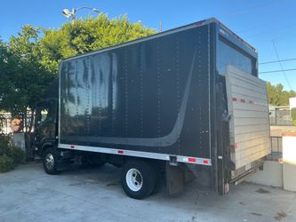Black Box Truck with Liftgate Tommy gate