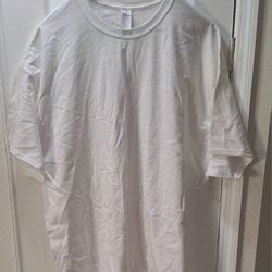 (BB - 44)   GILDAN WHITE SHORT SLEEVE T-SHIRT 