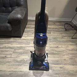 Hoover wind tunnel 2 channels  suction 12 amps vacuum cleaner