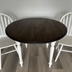 Round Farmhouse Table and Chairs