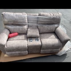 Reclining Loveseat With Console 