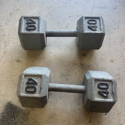 Weights 40 pounds