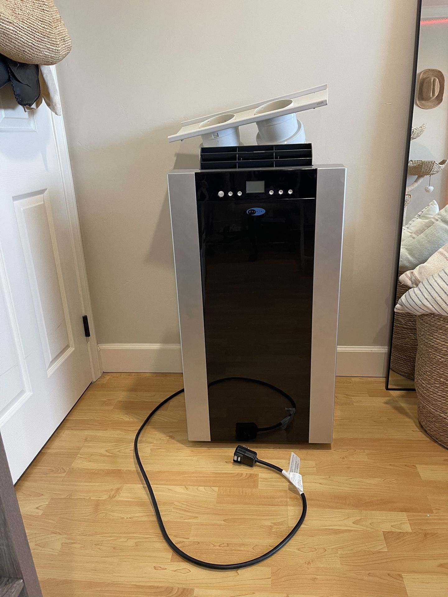 Whynter Portable Air Conditioner 14,000 BTU & Heater With Dual Hose Dehumidifier & Cooling Fan