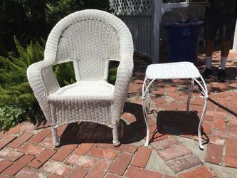 Vintage White Wicker Side Table and Chair