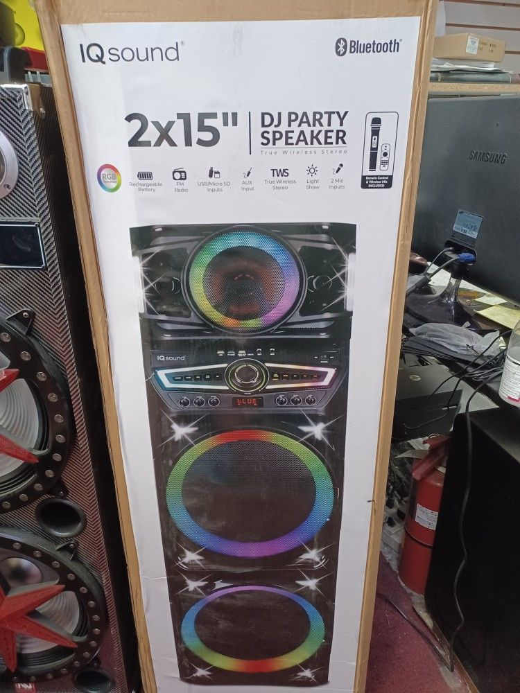 Loud Portable Kareoke Bluetooth Party Speaker. Rechargeable Battery. Free 🎤