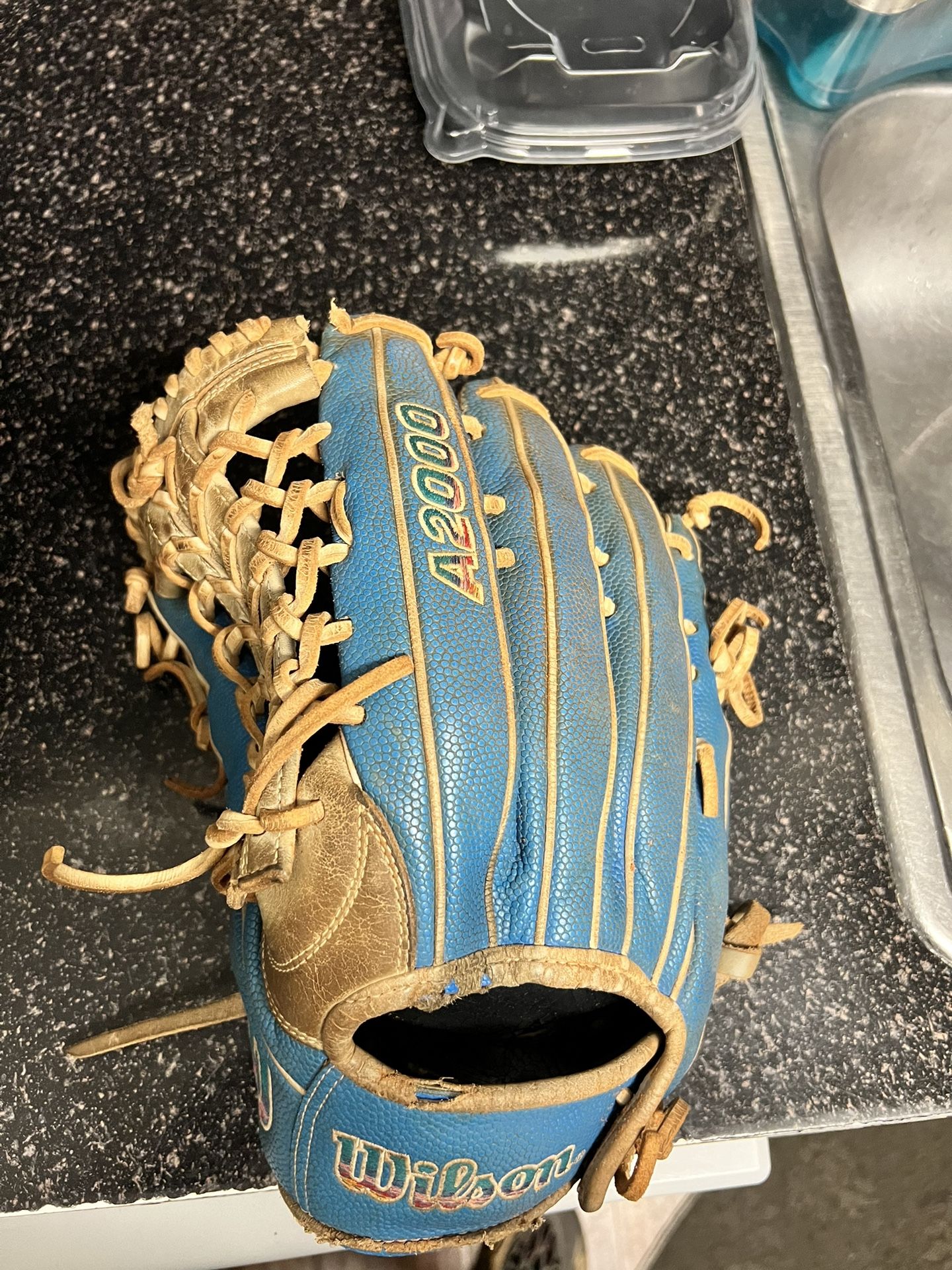 Lefty Outfield Wilson A2000 autism awareness edition used 