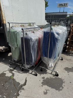 Manteles gratis unas caguamas y se los llevan diferentes colores y medidas