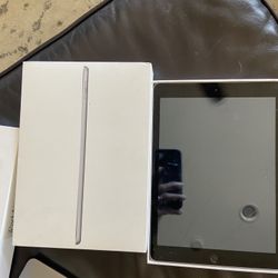 iPad 128gb  For parts Only