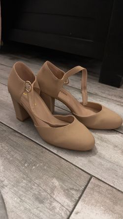 Beige heel