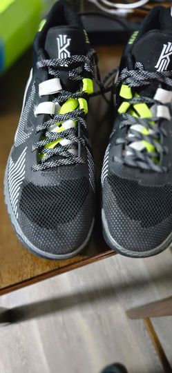 Nike Kyrie Low-Top Basketball Sneakers
