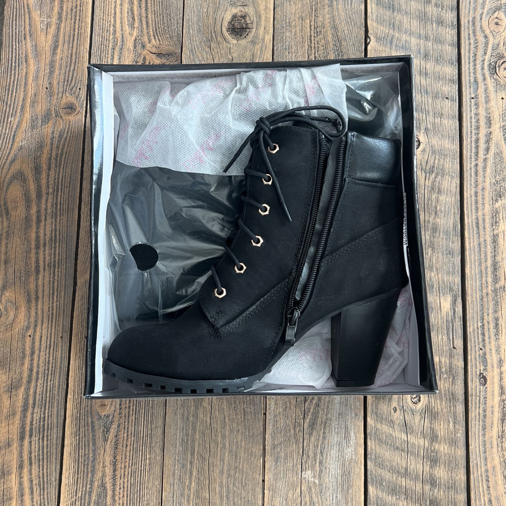 Ladies Black Fashion Booty/boot (8.5)