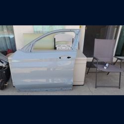 2018 - 2023 BMWX3 X4 LEFT FRONT DOOR
DRIVER SIDE USED OEM. HYD