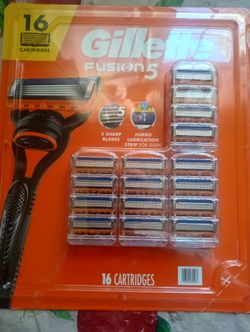 Gillette pack with 16 refills