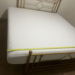 King size mattress (brand new NEVER USED)