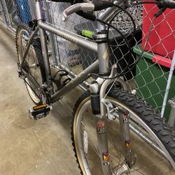 Specialized Rockhopper Mint Condition All Upgraded Components 