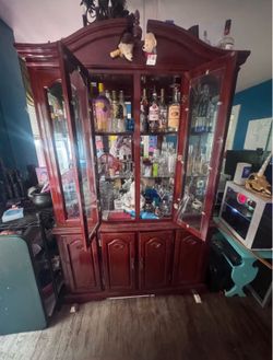 Vintage/Traditional Cherry Wood China Cabinet Hutch