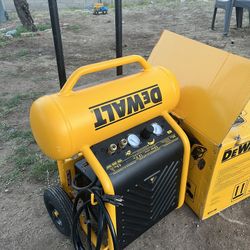 DEWALT 4.5 Gal. Portable Electric Air Compressor